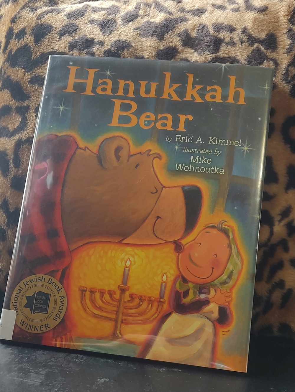 Hanukkah Bear📚 -by Eric A. Kimmel,2013